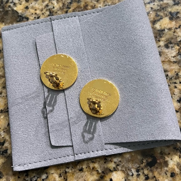 Vintage Hermes | Bijouterie Fantasie Gold-Tone Clip On Earrings - Picture 3 of 5